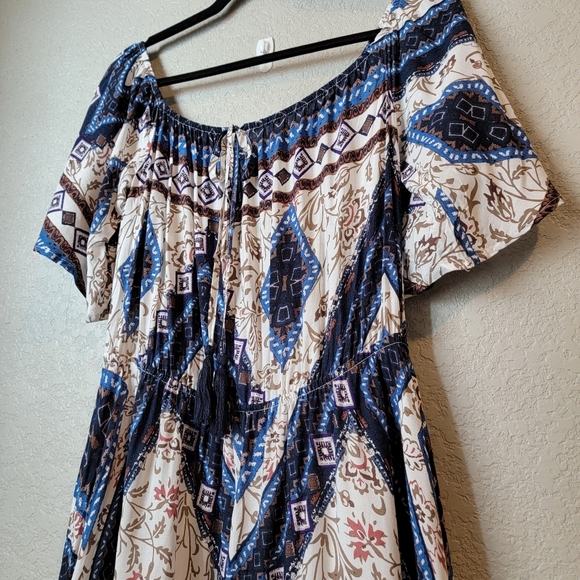 NWOT Aztec Design Short Sleeve Maxi Dress - Picture 3 of 14
